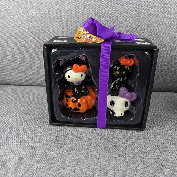 Hello Kitty Pumpkin and Skull Salt and Pepper Shaker Set - Picture 1 of 7